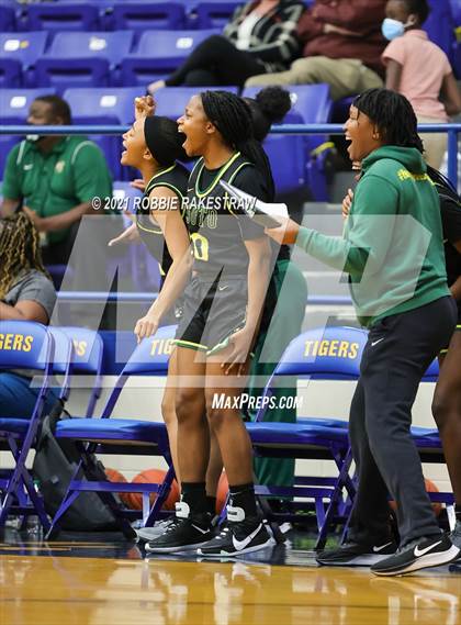 Thumbnail 1 in DeSoto vs. Tyler Legacy (UIL 6A Area) photogallery.