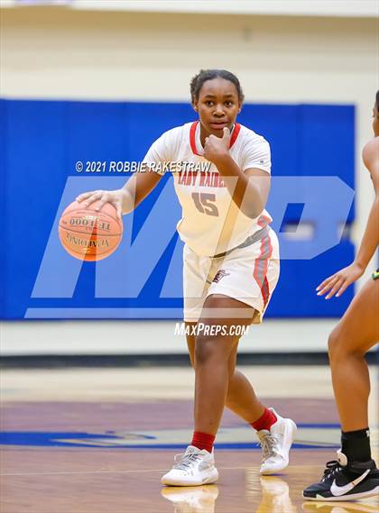 Thumbnail 2 in DeSoto vs. Tyler Legacy (UIL 6A Area) photogallery.