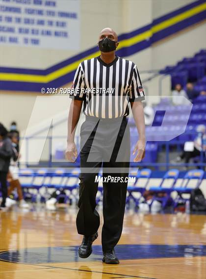 Thumbnail 2 in DeSoto vs. Tyler Legacy (UIL 6A Area) photogallery.
