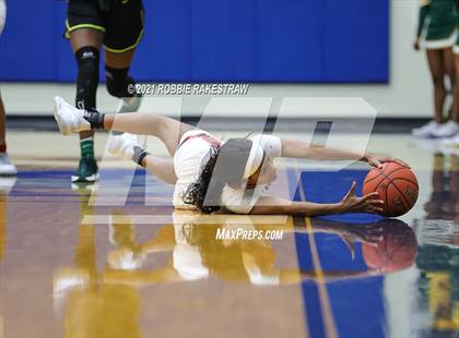 Thumbnail 2 in DeSoto vs. Tyler Legacy (UIL 6A Area) photogallery.