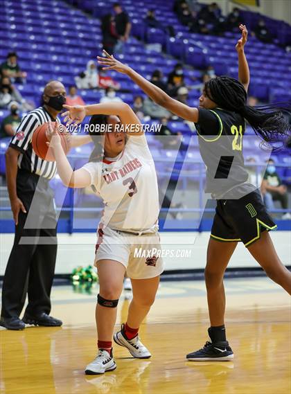 Thumbnail 1 in DeSoto vs. Tyler Legacy (UIL 6A Area) photogallery.