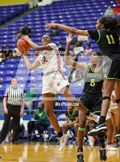 Thumbnail 3 in DeSoto vs. Tyler Legacy (UIL 6A Area) photogallery.