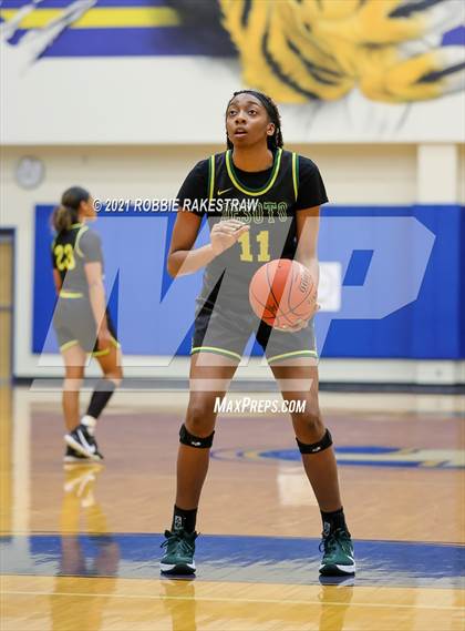 Thumbnail 3 in DeSoto vs. Tyler Legacy (UIL 6A Area) photogallery.
