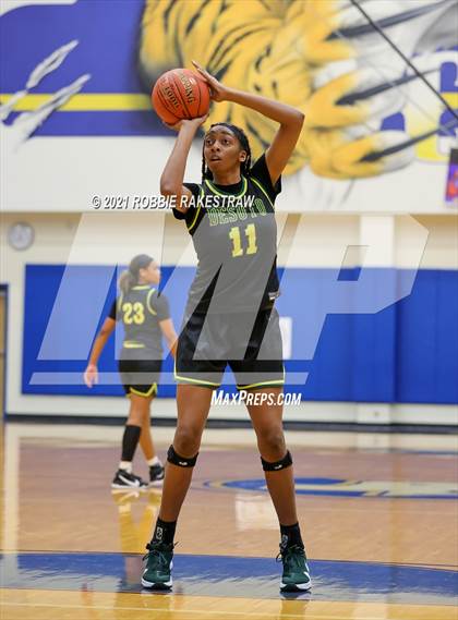 Thumbnail 1 in DeSoto vs. Tyler Legacy (UIL 6A Area) photogallery.
