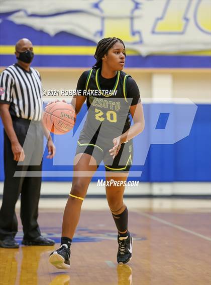 Thumbnail 2 in DeSoto vs. Tyler Legacy (UIL 6A Area) photogallery.