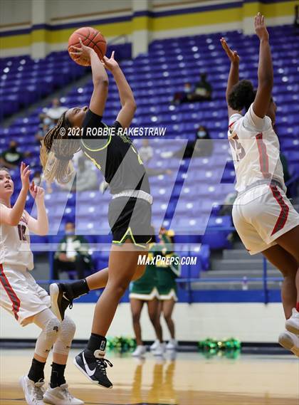 Thumbnail 2 in DeSoto vs. Tyler Legacy (UIL 6A Area) photogallery.