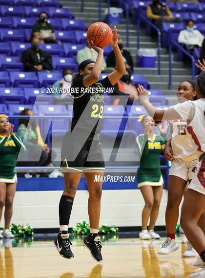 Thumbnail 2 in DeSoto vs. Tyler Legacy (UIL 6A Area) photogallery.