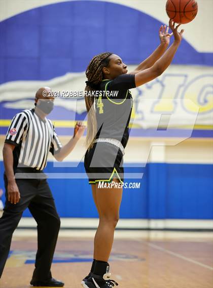 Thumbnail 1 in DeSoto vs. Tyler Legacy (UIL 6A Area) photogallery.