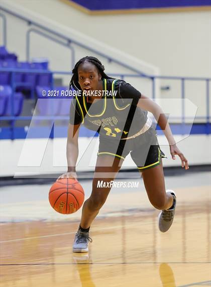 Thumbnail 1 in DeSoto vs. Tyler Legacy (UIL 6A Area) photogallery.