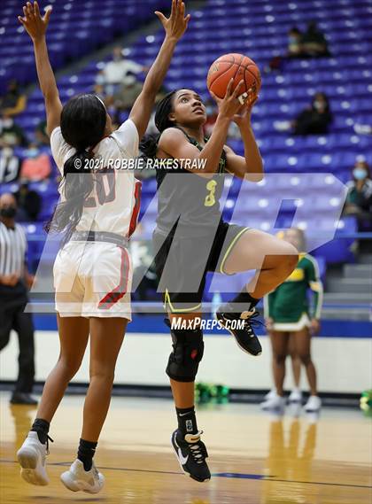 Thumbnail 2 in DeSoto vs. Tyler Legacy (UIL 6A Area) photogallery.
