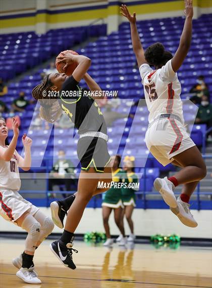 Thumbnail 1 in DeSoto vs. Tyler Legacy (UIL 6A Area) photogallery.