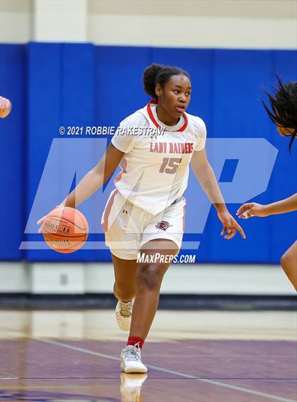 Thumbnail 2 in DeSoto vs. Tyler Legacy (UIL 6A Area) photogallery.
