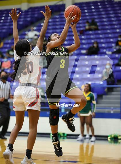 Thumbnail 3 in DeSoto vs. Tyler Legacy (UIL 6A Area) photogallery.