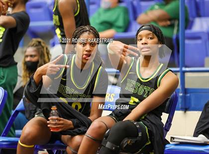 Thumbnail 3 in DeSoto vs. Tyler Legacy (UIL 6A Area) photogallery.