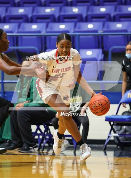 Thumbnail 3 in DeSoto vs. Tyler Legacy (UIL 6A Area) photogallery.