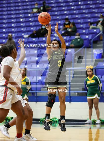 Thumbnail 3 in DeSoto vs. Tyler Legacy (UIL 6A Area) photogallery.