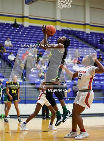 Thumbnail 1 in DeSoto vs. Tyler Legacy (UIL 6A Area) photogallery.