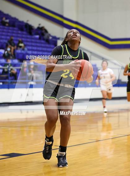 Thumbnail 2 in DeSoto vs. Tyler Legacy (UIL 6A Area) photogallery.