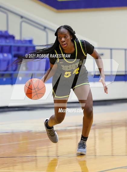 Thumbnail 2 in DeSoto vs. Tyler Legacy (UIL 6A Area) photogallery.