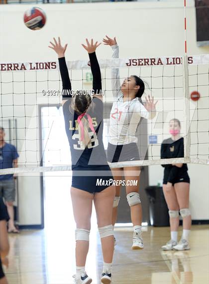 Thumbnail 3 in Mater Dei @ JSerra Catholic photogallery.