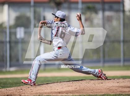 Thumbnail 3 in Brentwood School vs. Verdugo Hills photogallery.