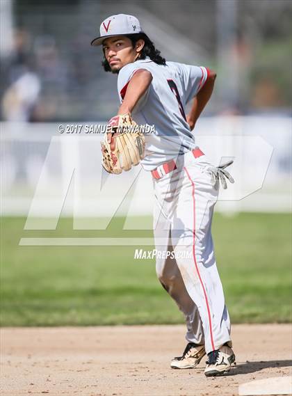 Thumbnail 3 in Brentwood School vs. Verdugo Hills photogallery.