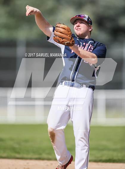 Thumbnail 2 in Brentwood School vs. Verdugo Hills photogallery.