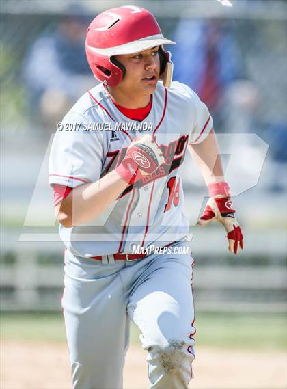 Thumbnail 3 in Brentwood School vs. Verdugo Hills photogallery.