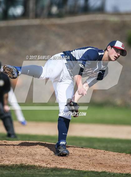 Thumbnail 3 in Brentwood School vs. Verdugo Hills photogallery.