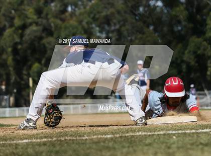 Thumbnail 1 in Brentwood School vs. Verdugo Hills photogallery.