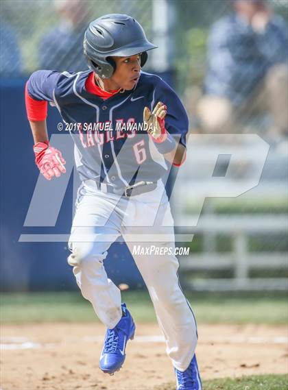 Thumbnail 3 in Brentwood School vs. Verdugo Hills photogallery.