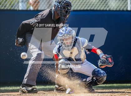 Thumbnail 3 in Brentwood School vs. Verdugo Hills photogallery.