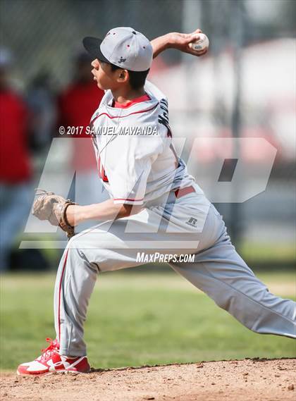 Thumbnail 3 in Brentwood School vs. Verdugo Hills photogallery.