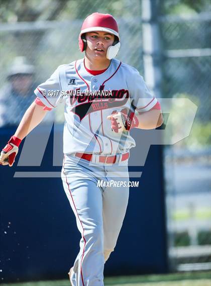Thumbnail 3 in Brentwood School vs. Verdugo Hills photogallery.