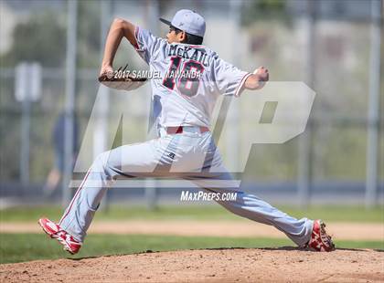 Thumbnail 3 in Brentwood School vs. Verdugo Hills photogallery.