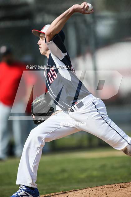 Thumbnail 3 in Brentwood School vs. Verdugo Hills photogallery.