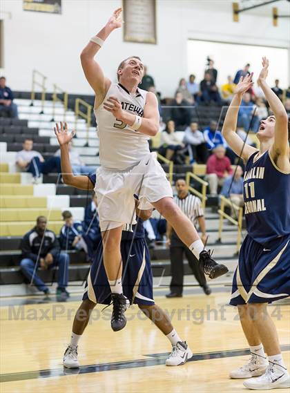Thumbnail 1 in Franklin Regional vs. Gateway photogallery.