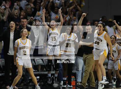 Thumbnail 2 in DeQueen vs. Pulaski Academy (AAA 4A State Final) photogallery.
