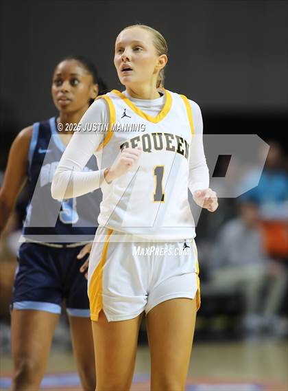 Thumbnail 2 in DeQueen vs. Pulaski Academy (AAA 4A State Final) photogallery.