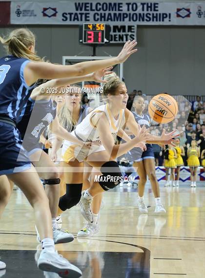 Thumbnail 2 in DeQueen vs. Pulaski Academy (AAA 4A State Final) photogallery.