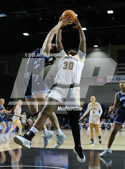 Thumbnail 1 in DeQueen vs. Pulaski Academy (AAA 4A State Final) photogallery.