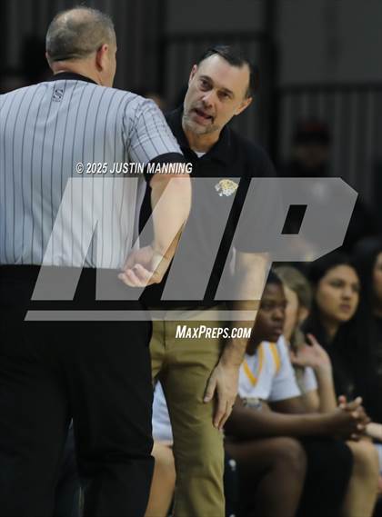 Thumbnail 2 in DeQueen vs. Pulaski Academy (AAA 4A State Final) photogallery.