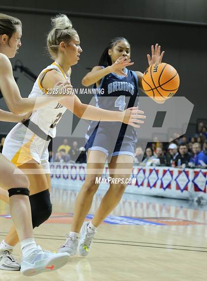 Thumbnail 1 in DeQueen vs. Pulaski Academy (AAA 4A State Final) photogallery.