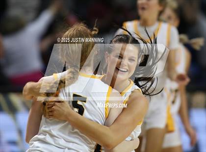 Thumbnail 1 in DeQueen vs. Pulaski Academy (AAA 4A State Final) photogallery.