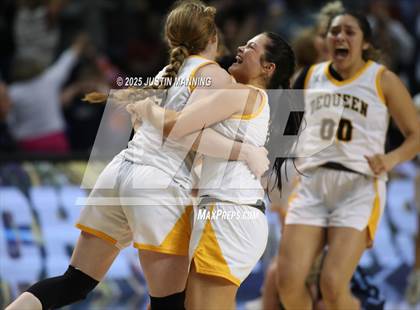 Thumbnail 2 in DeQueen vs. Pulaski Academy (AAA 4A State Final) photogallery.