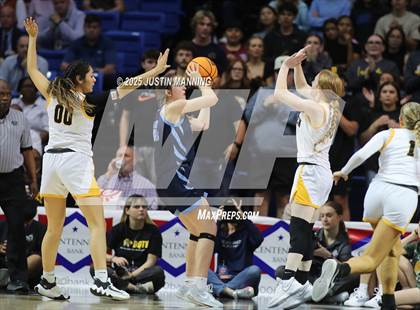 Thumbnail 1 in DeQueen vs. Pulaski Academy (AAA 4A State Final) photogallery.