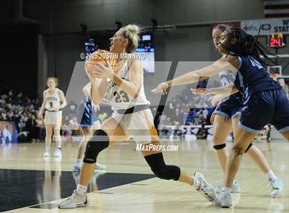 Thumbnail 1 in DeQueen vs. Pulaski Academy (AAA 4A State Final) photogallery.