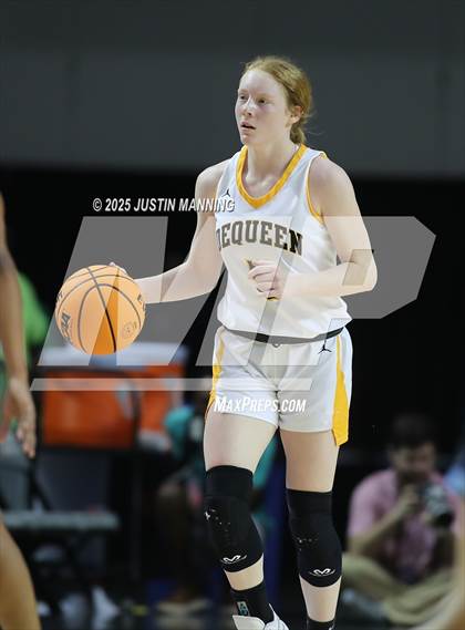 Thumbnail 2 in DeQueen vs. Pulaski Academy (AAA 4A State Final) photogallery.