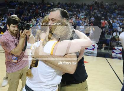 Thumbnail 1 in DeQueen vs. Pulaski Academy (AAA 4A State Final) photogallery.