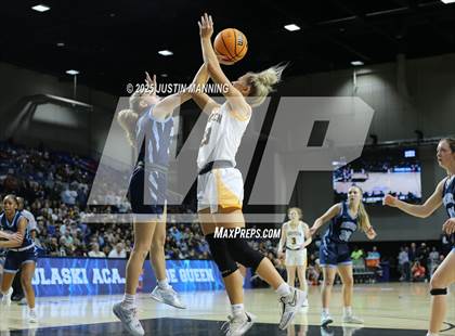 Thumbnail 1 in DeQueen vs. Pulaski Academy (AAA 4A State Final) photogallery.